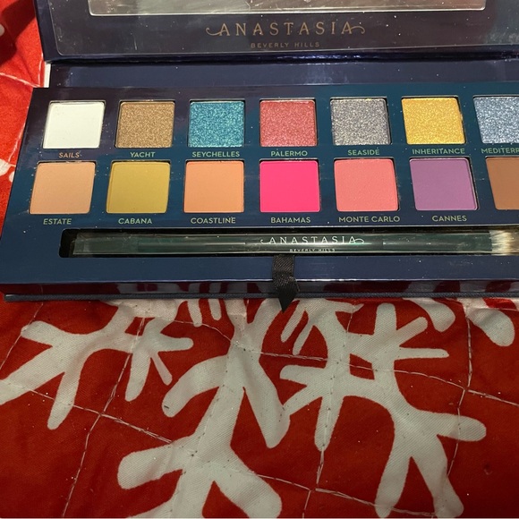 Anastasia Beverly Hills palette!! - Picture 3 of 3